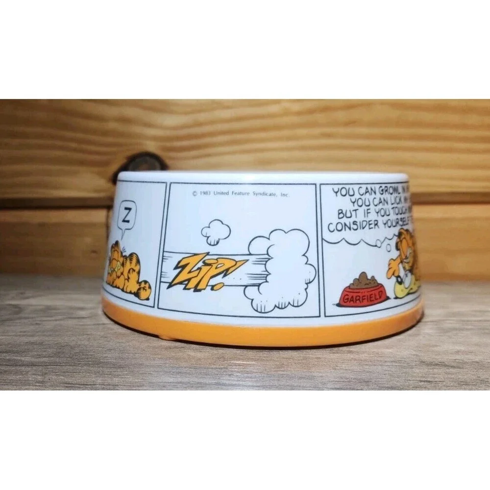 Dakin Garfield Plastic Pet Bowl 1983 Carlson Marketing Group Mail-order Bowl.